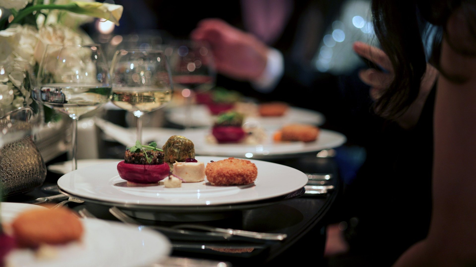 Elegante Hochzeitsfeier im Restaurant